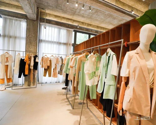 嘗美食、購(gòu)服飾、遛萌娃，松江這家工廠(chǎng)店太“嗲”了！